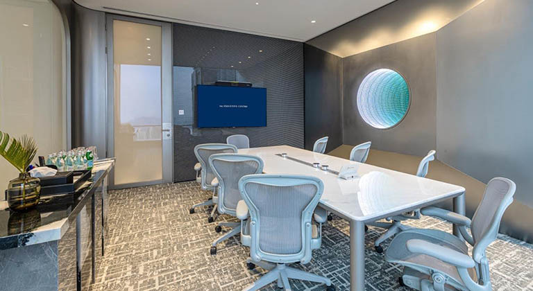 德事 TEC 有设备齐全的会议室，配备智能投影与高速网络，适合各类商务会议