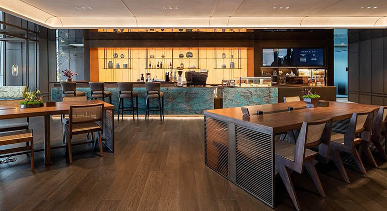 德事的咖啡吧提供贴心服务,为会员提供各种特调饮料