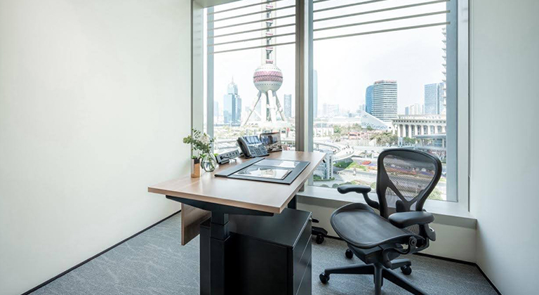 德事 TEC 商务中心的单人办公室能观赏城市天际线