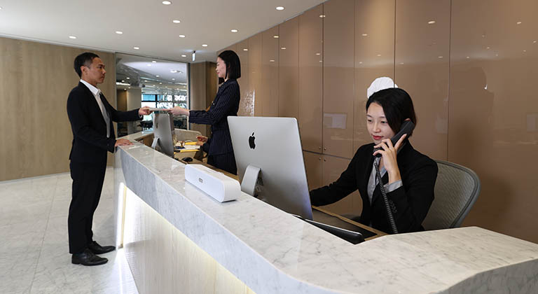 德事商務中心 TEC 在台北商務區內出租設備完善的辦公室,提供一站式服務,包括前台服務等