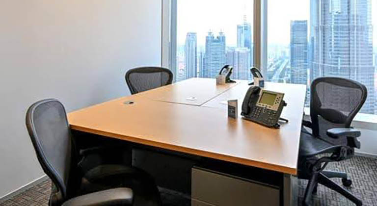 TEC 德事出租上海陆家嘴私人办公室，办公室拥有城市景观，为企业打造高品质办公环境