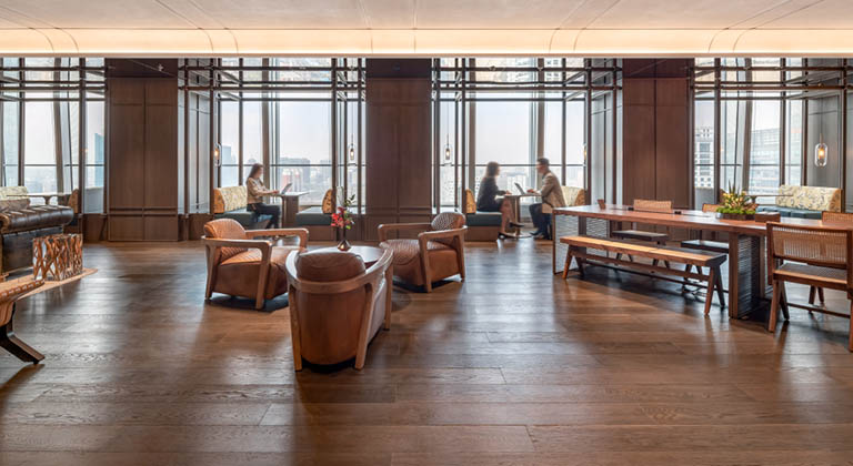 TEC 德事的办公室搭配时尚现代的家具设计，营造轻松氛围，助力高效团队协作与商务交流