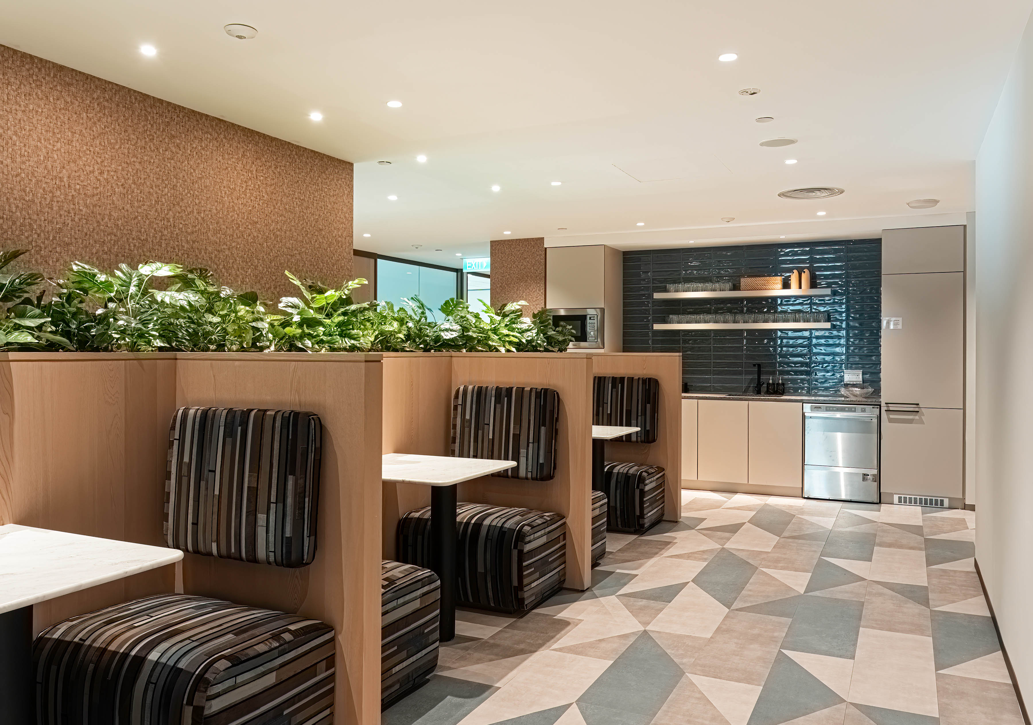 ポプラ　一枚板　ローテーブル　ベンチ　別荘　民泊　レンタルスペース　ホテル ポプラ 一枚板 ローテーブル ベンチ 別荘 民泊 レンタルスペース